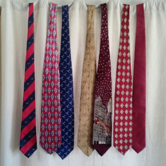 Lot of 7 Men's 100% Silk Ties (one Christmas) - Picture 2 of 4